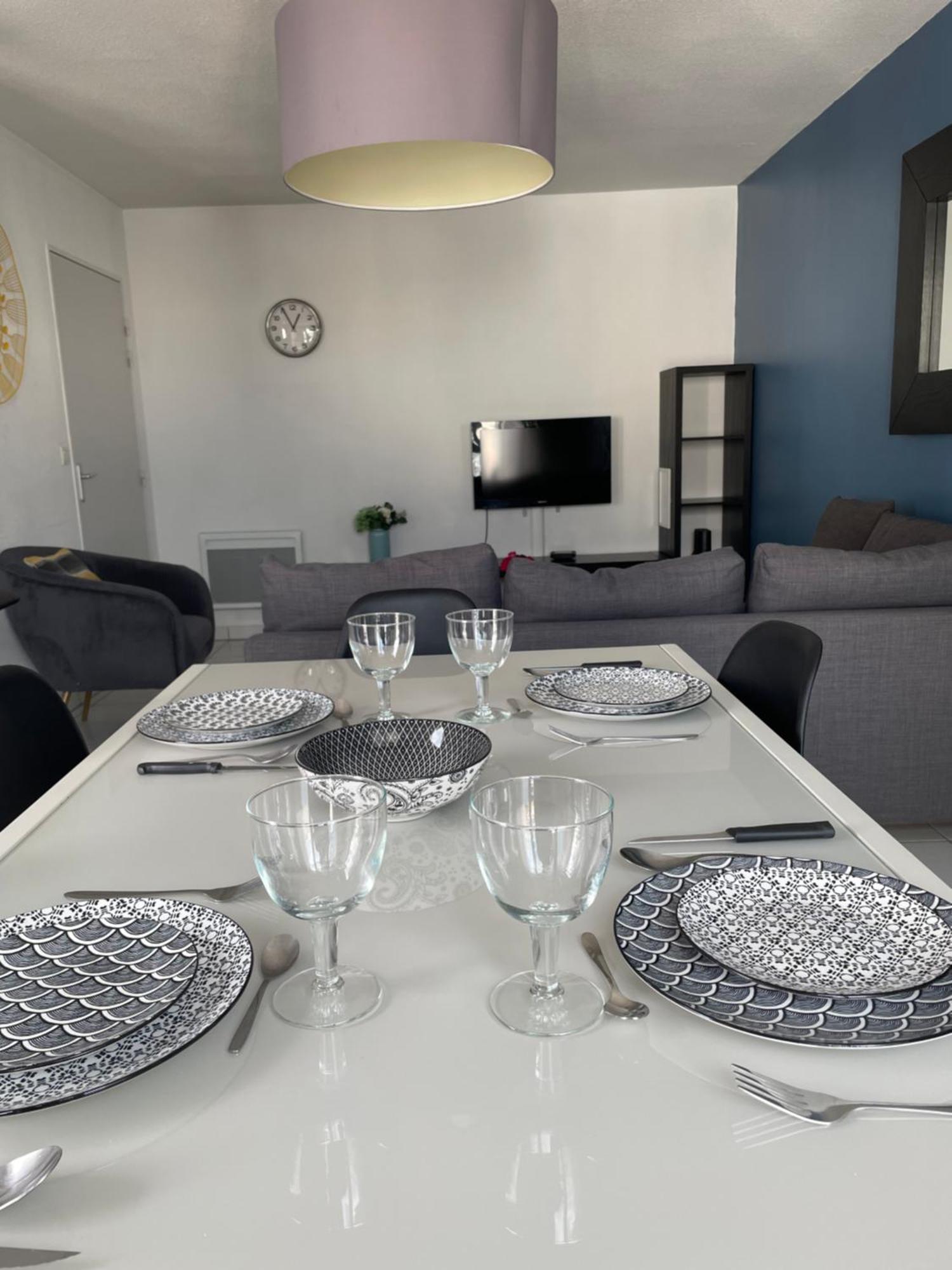Gare Family Home Laval  Extérieur photo