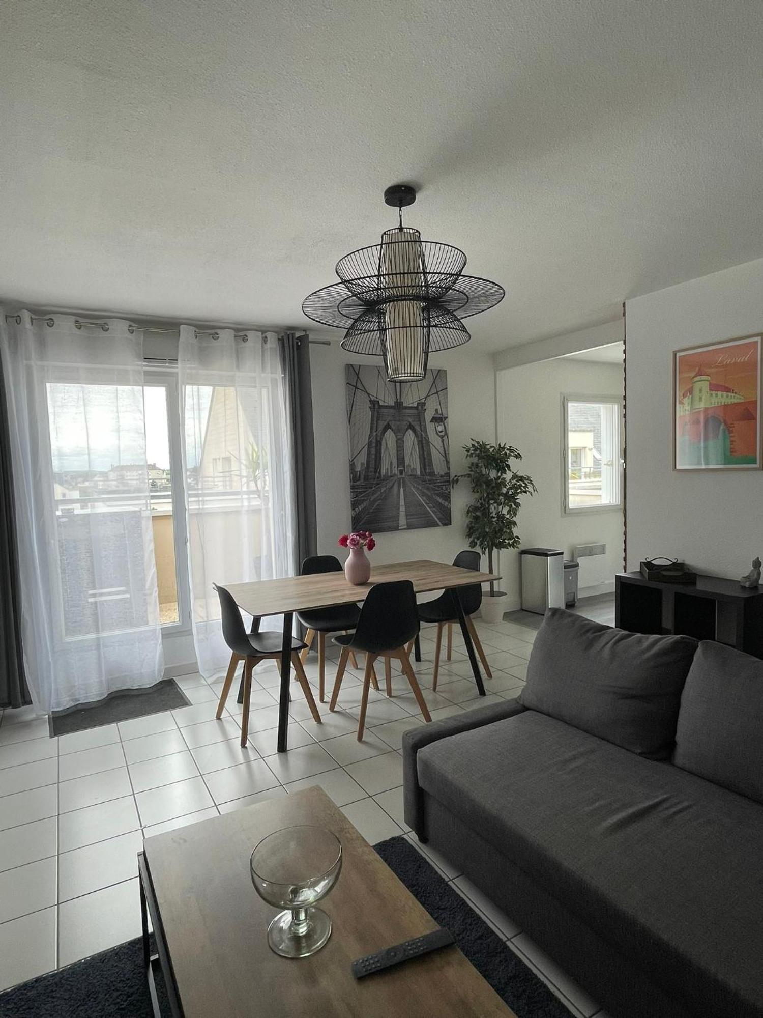 Gare Family Home Laval  Extérieur photo